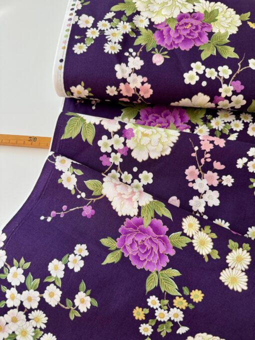 Chrysanthemen & Kirschblüten Shirting by Kokka